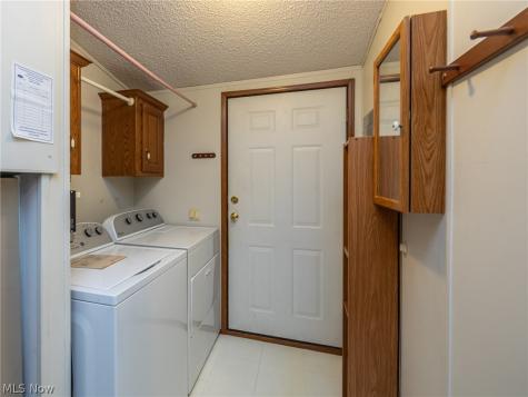 8 Schuberts Alley Olmsted Twp OH 44138