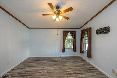 8 Schuberts Alley Olmsted Twp OH 44138