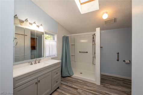 8 Schuberts Alley Olmsted Twp OH 44138