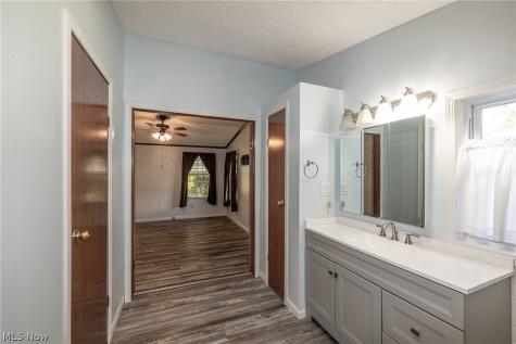 8 Schuberts Alley Olmsted Twp OH 44138