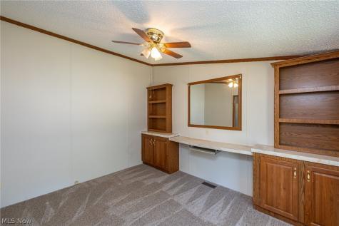 8 Schuberts Alley Olmsted Twp OH 44138