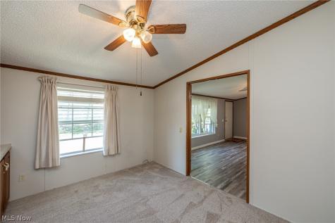 8 Schuberts Alley Olmsted Twp OH 44138