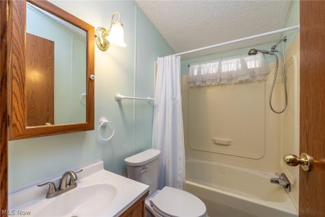 8 Schuberts Alley Olmsted Twp OH 44138