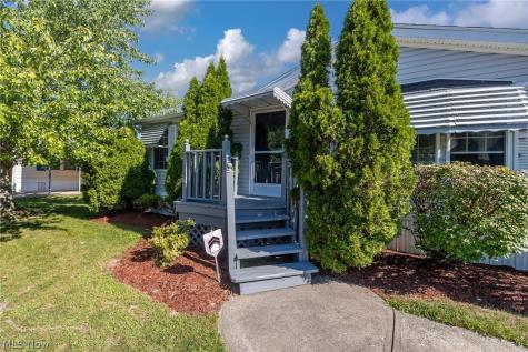 8 Schuberts Alley Olmsted Twp OH 44138