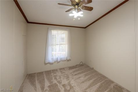 8 Schuberts Alley Olmsted Twp OH 44138