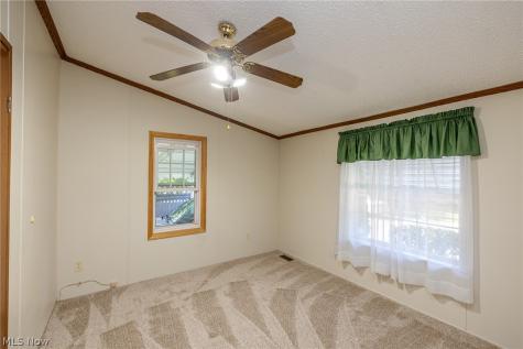 8 Schuberts Alley Olmsted Twp OH 44138