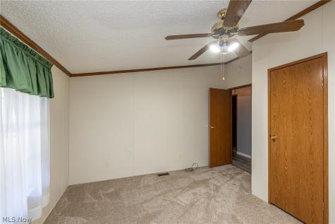 8 Schuberts Alley Olmsted Twp OH 44138