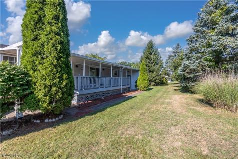 8 Schuberts Alley Olmsted Twp OH 44138