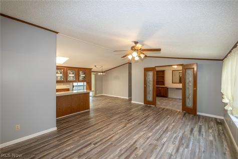 8 Schuberts Alley Olmsted Twp OH 44138