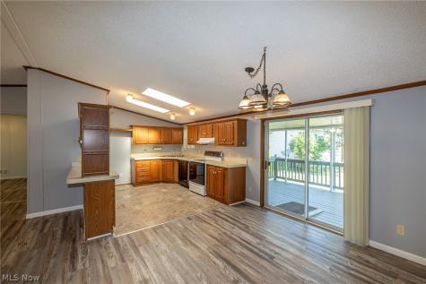 8 Schuberts Alley Olmsted Twp OH 44138