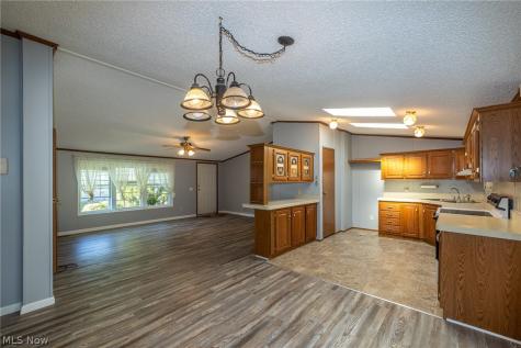 8 Schuberts Alley Olmsted Twp OH 44138