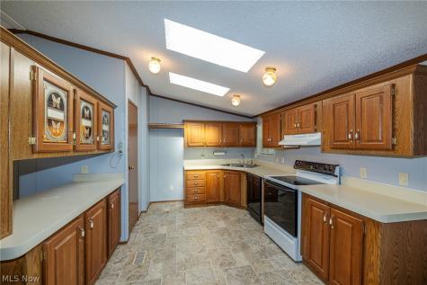 8 Schuberts Alley Olmsted Twp OH 44138