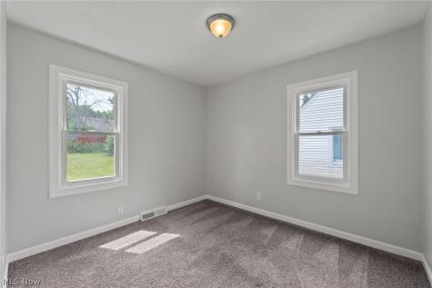 2376 Harding Road Cuyahoga Falls OH 44223