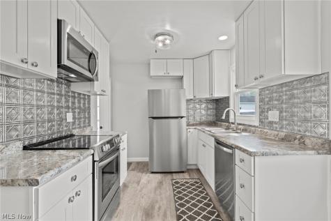 2376 Harding Road Cuyahoga Falls OH 44223