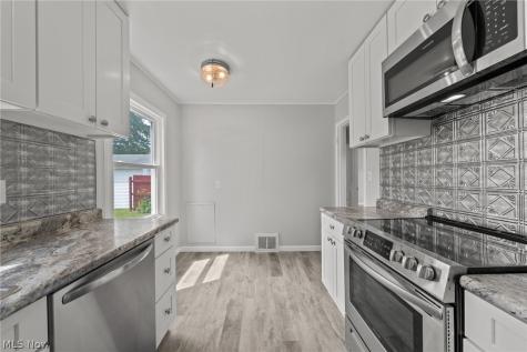 2376 Harding Road Cuyahoga Falls OH 44223