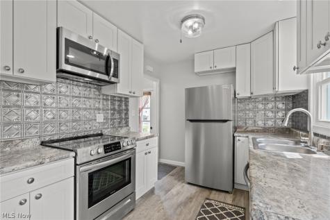 2376 Harding Road Cuyahoga Falls OH 44223