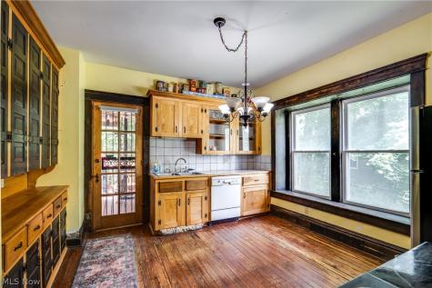 567 Crosby Street Akron OH 44302