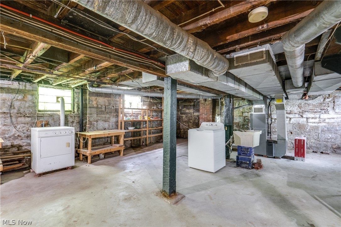 567 Crosby Street Akron OH 44302