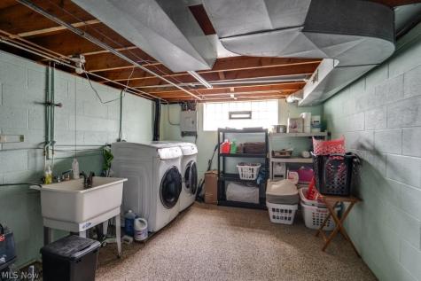 7821 W List Lane Parma OH 44130