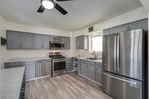 7821 W List Lane Parma OH 44130