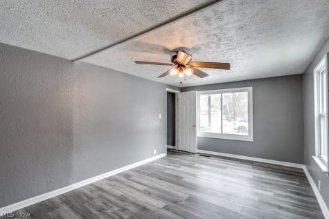 3949 Beck Avenue Louisville OH 44641