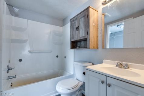3949 Beck Avenue Louisville OH 44641
