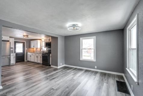 3949 Beck Avenue Louisville OH 44641