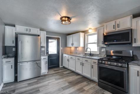3949 Beck Avenue Louisville OH 44641