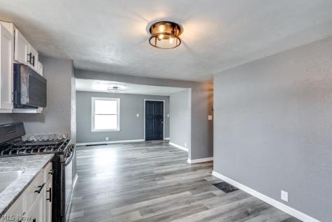 3949 Beck Avenue Louisville OH 44641