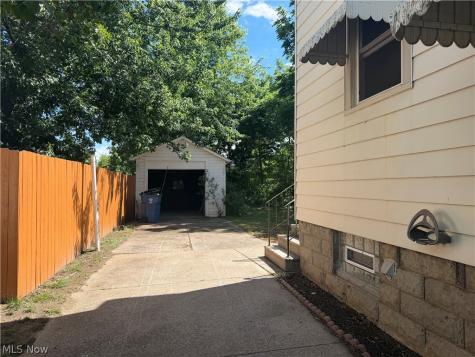 1049 W 12th Street Lorain OH 44052