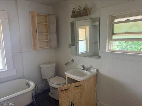 1049 W 12th Street Lorain OH 44052