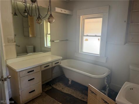 1049 W 12th Street Lorain OH 44052
