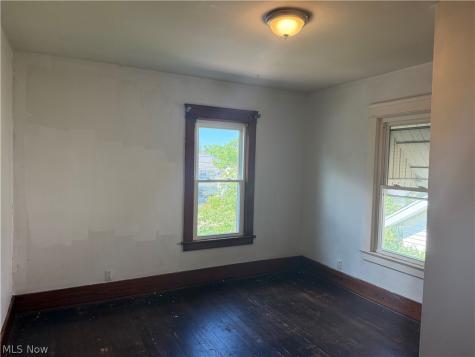1049 W 12th Street Lorain OH 44052