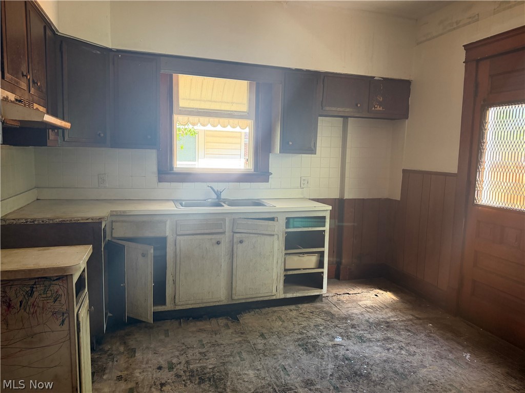 1049 W 12th Street Lorain OH 44052