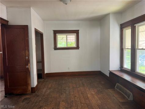 1049 W 12th Street Lorain OH 44052