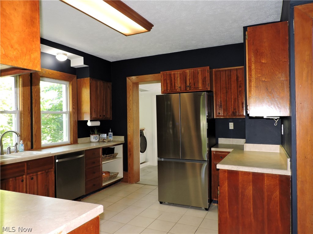 955 N Portage Path Akron OH 44313