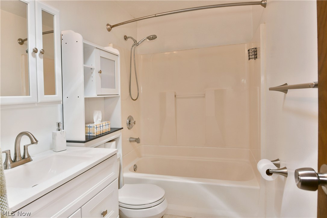 2543 Walnut Street Girard OH 44420