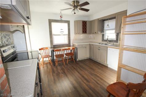 2476 Albrecht Avenue Akron OH 44312