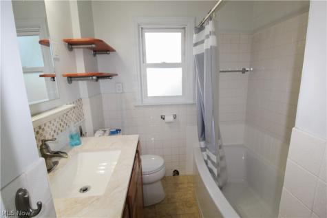 2476 Albrecht Avenue Akron OH 44312