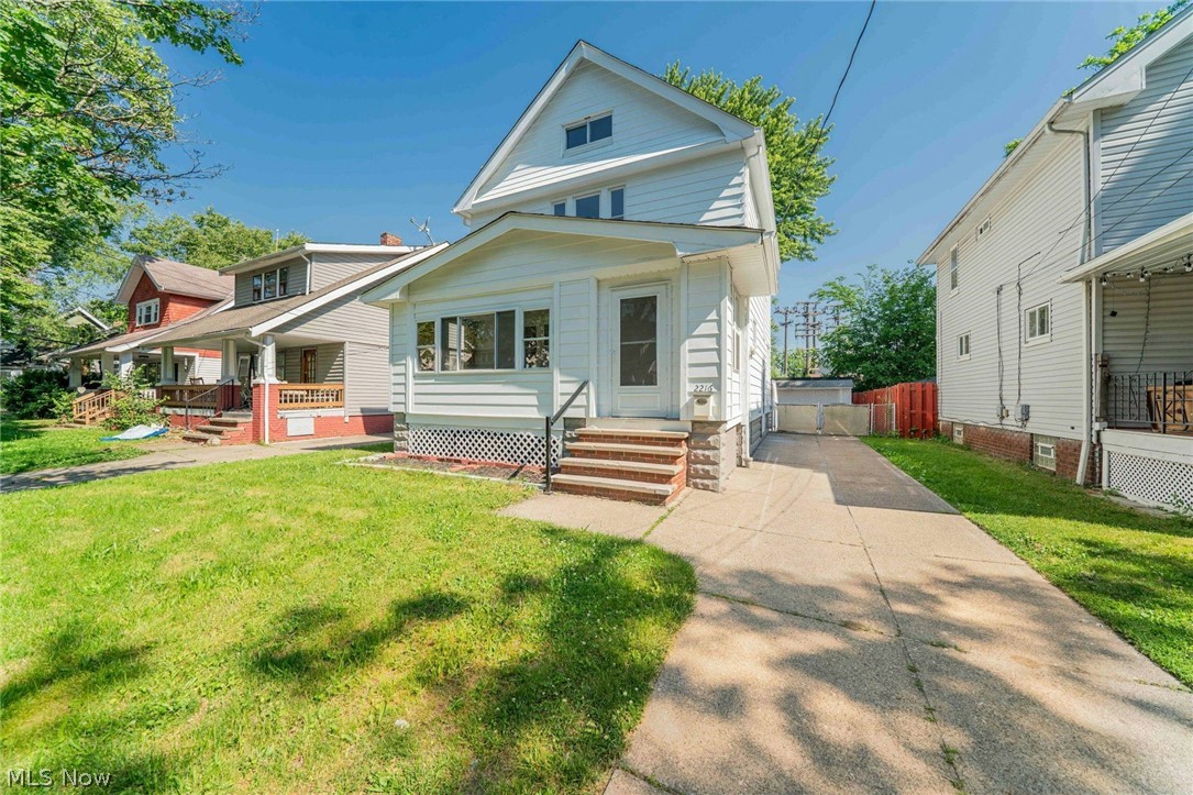 2216 Roanoke Avenue Cleveland OH 44109