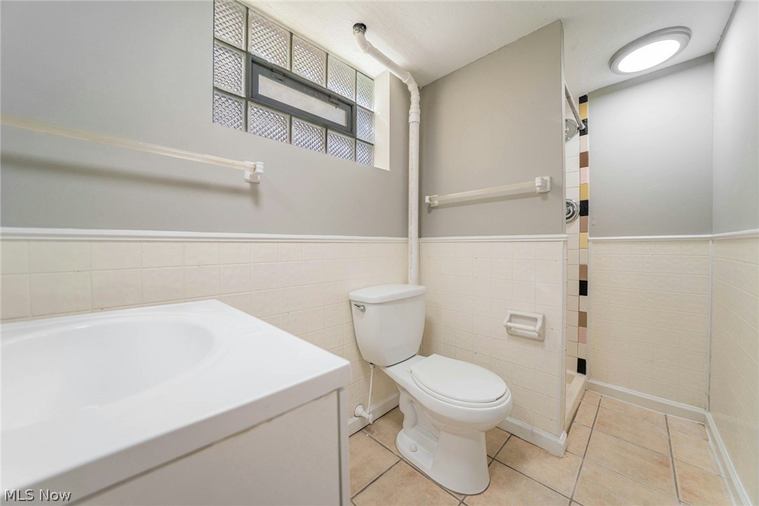 2216 Roanoke Avenue Cleveland OH 44109