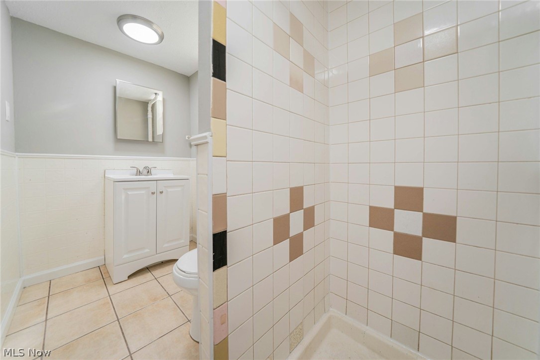 2216 Roanoke Avenue Cleveland OH 44109