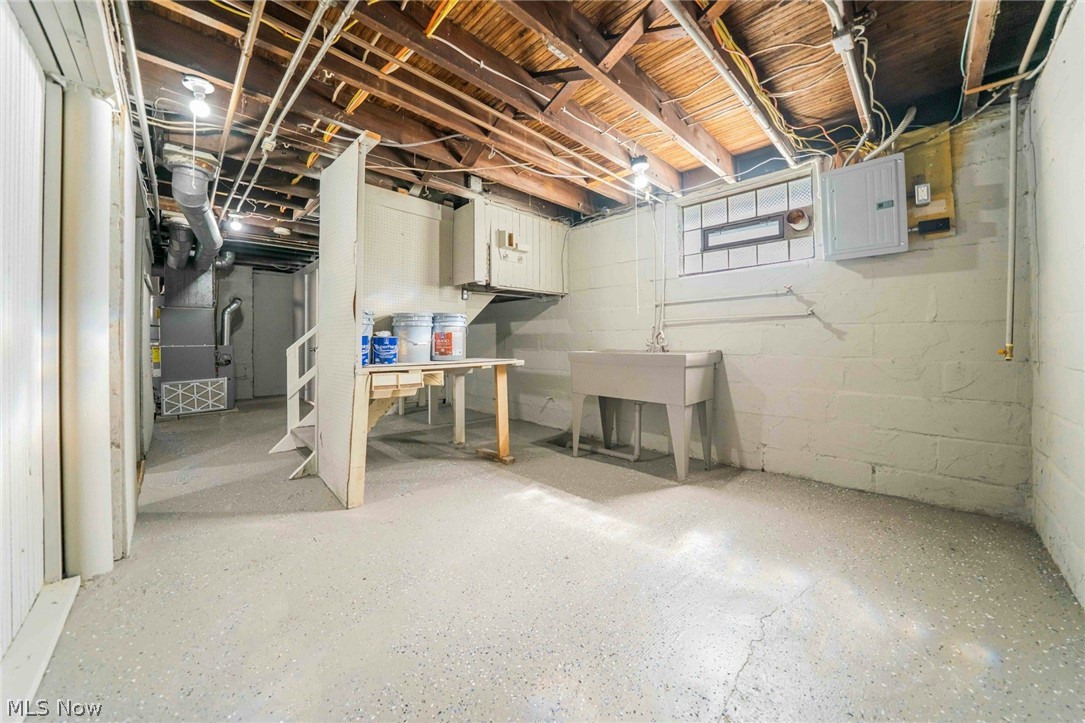 2216 Roanoke Avenue Cleveland OH 44109