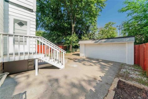 2216 Roanoke Avenue Cleveland OH 44109