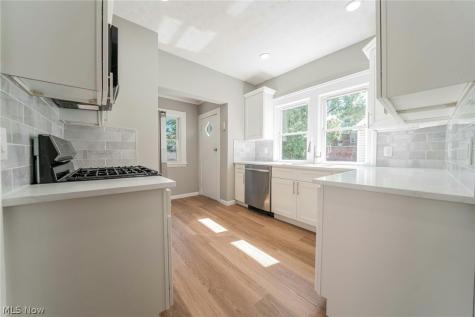 2216 Roanoke Avenue Cleveland OH 44109