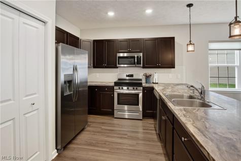 258 Silver Spring Circle Elyria OH 44035