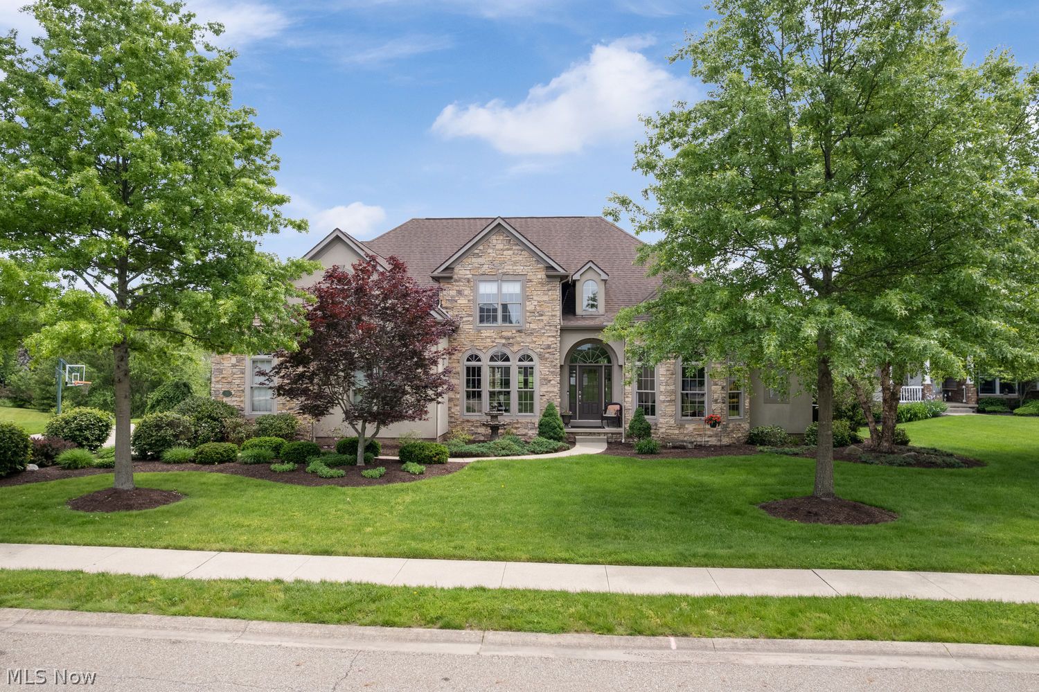 North Canton OH, 910 Braemar Circle NE