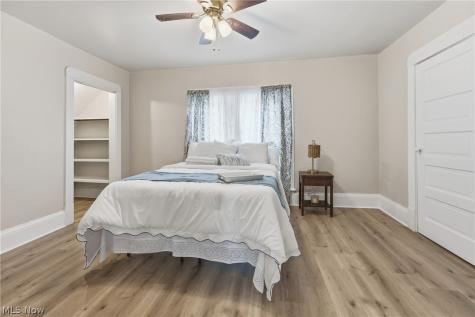 284 E Park Avenue Barberton OH 44203