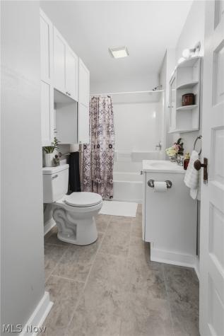 284 E Park Avenue Barberton OH 44203