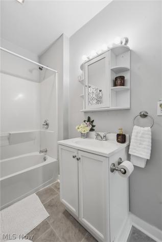 284 E Park Avenue Barberton OH 44203